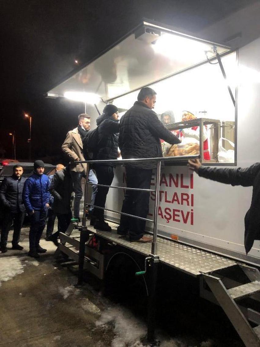 İstanbul'a giden TIR, kamyon ve otobüslere geçiş yok