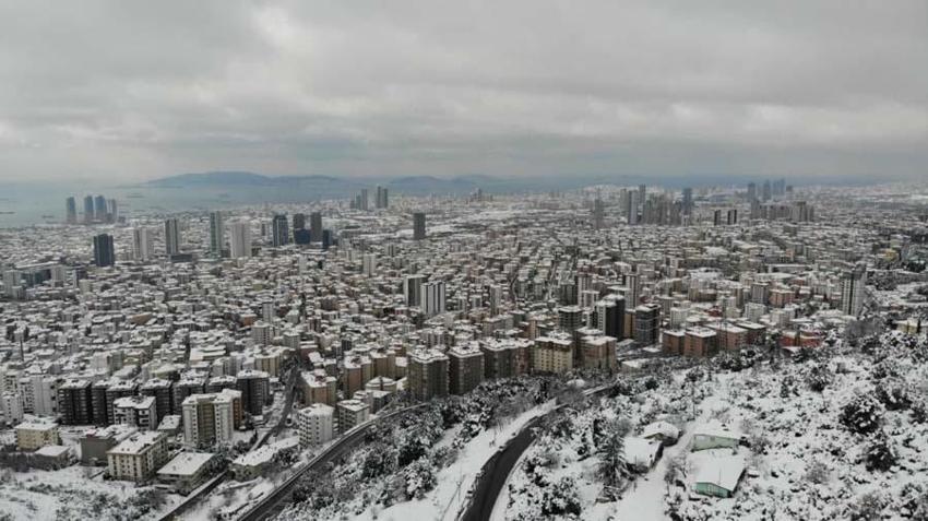 Yoğun kar yağışı İstanbul'u etkisi altına aldı! Vali Yerlikaya yeni kararları açıkladı: 3 gün idari izin...