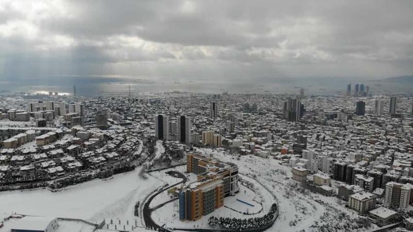 Yoğun kar yağışı İstanbul'u etkisi altına aldı! Vali Yerlikaya yeni kararları açıkladı: 3 gün idari izin...
