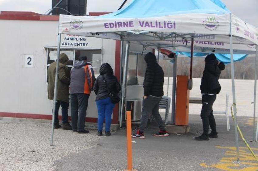 Bulgar turistler PCR testlerini Edirne'de yaptırıyor