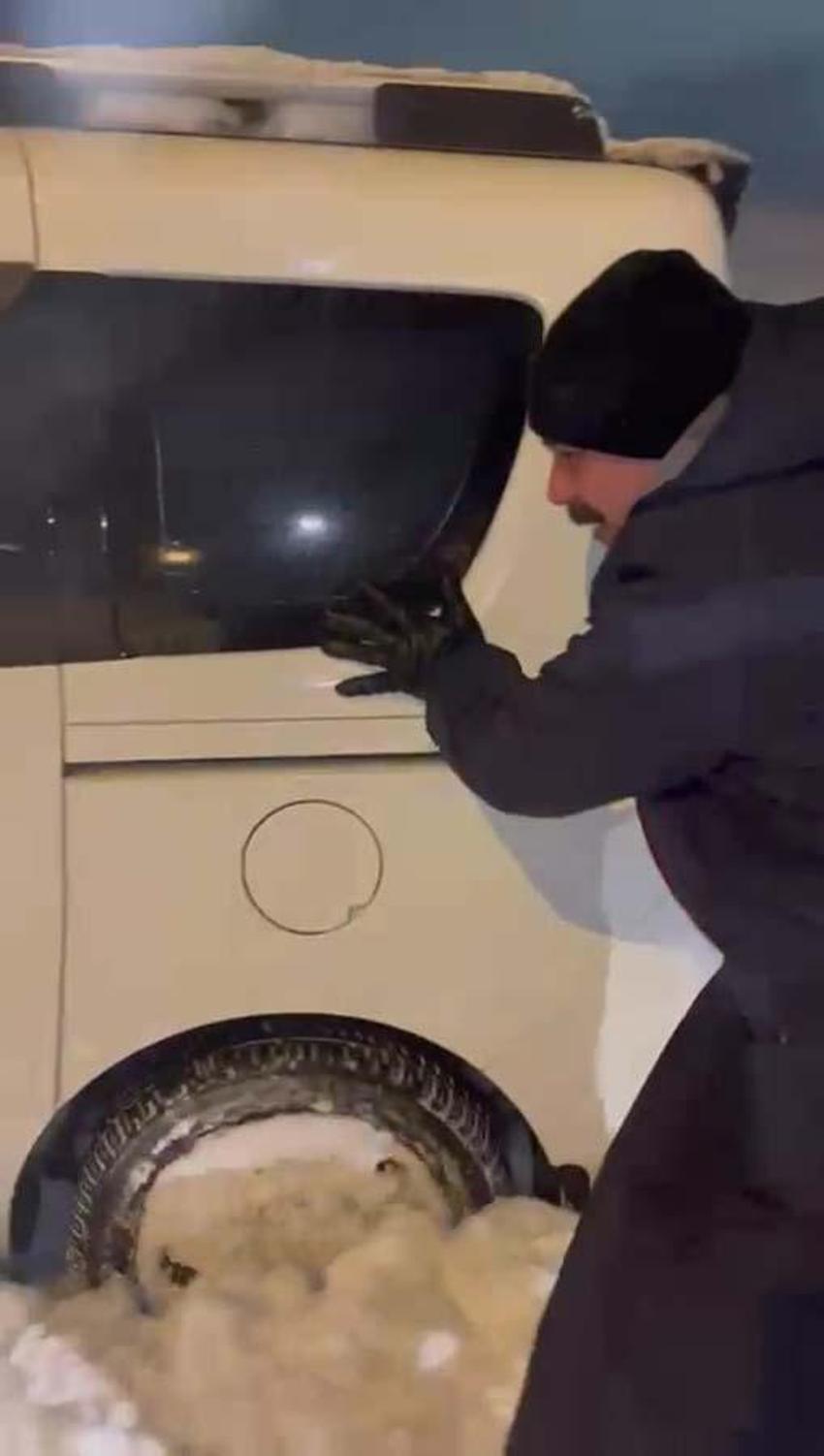 Yoğun kar yağışı İstanbul'u etkisi altına aldı! Vali Yerlikaya yeni kararları açıkladı: 3 gün idari izin...