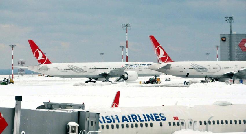 Yoğun kar yağışı İstanbul'u etkisi altına aldı! Vali Yerlikaya yeni kararları açıkladı: 3 gün idari izin...
