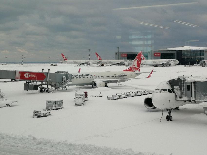 Yoğun kar yağışı İstanbul'u etkisi altına aldı! Vali Yerlikaya yeni kararları açıkladı: 3 gün idari izin...