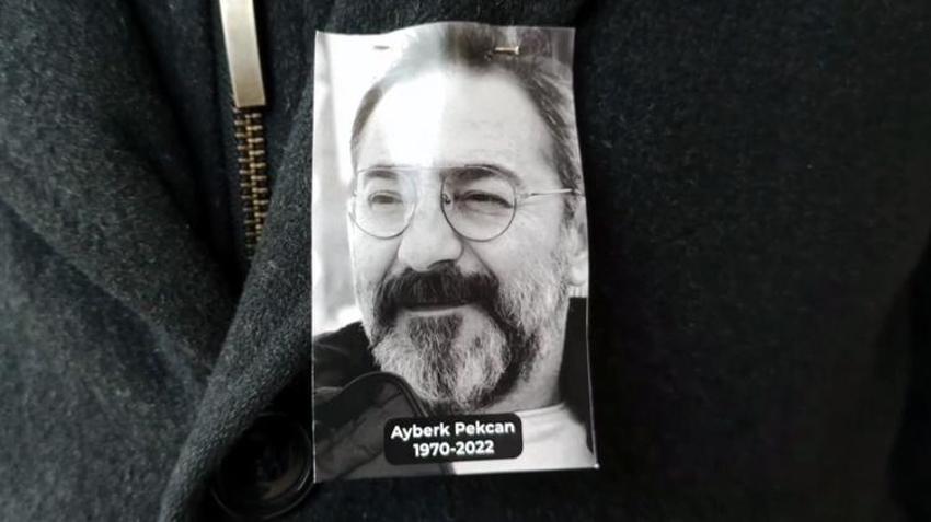 Oyuncu Ayberk Pekcan son yolculuğuna uğurlandı!