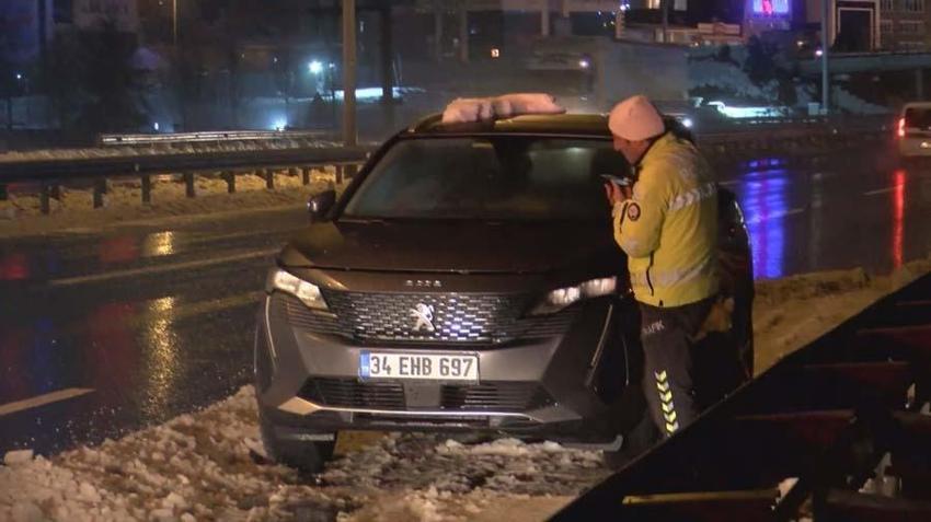 İstanbul'da yoğun kar yağışı! TEM, E-5 ve Kuzey Marmara Otoyolu kazalarla kilitlendi: 17 saatlik kâbus...