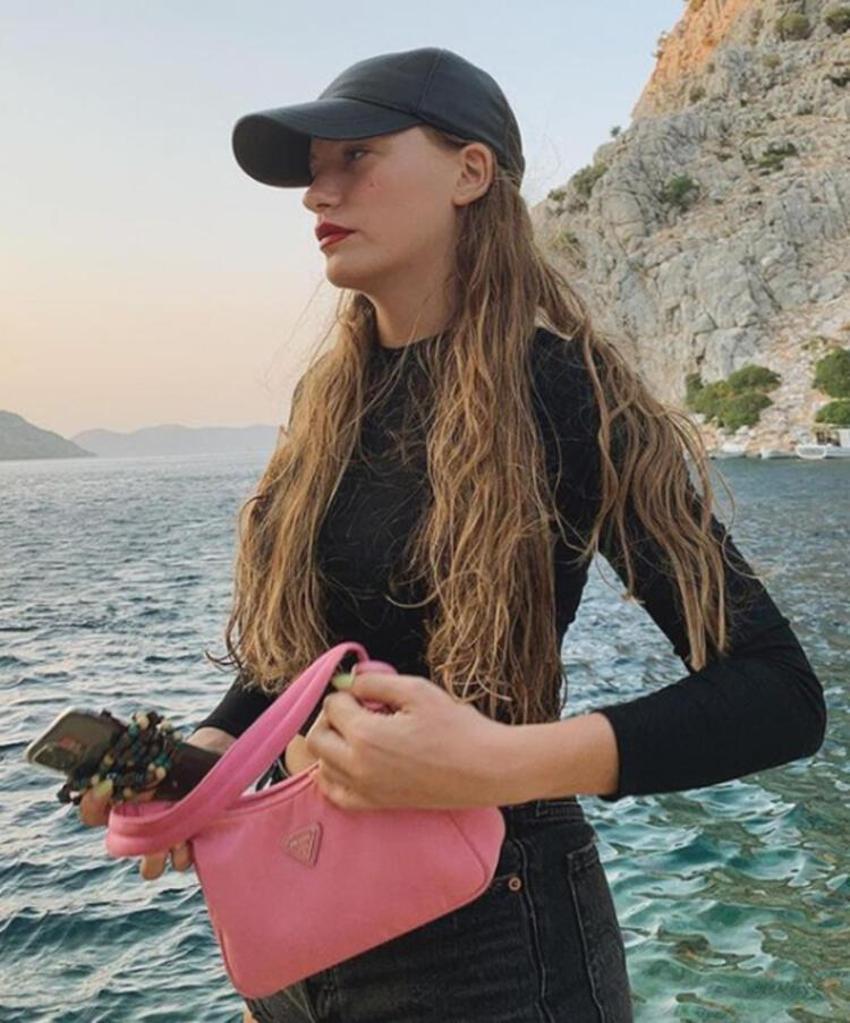 Serenay Sarıkaya'ya saldıran takıntılı hayran akıl hastanesinde!