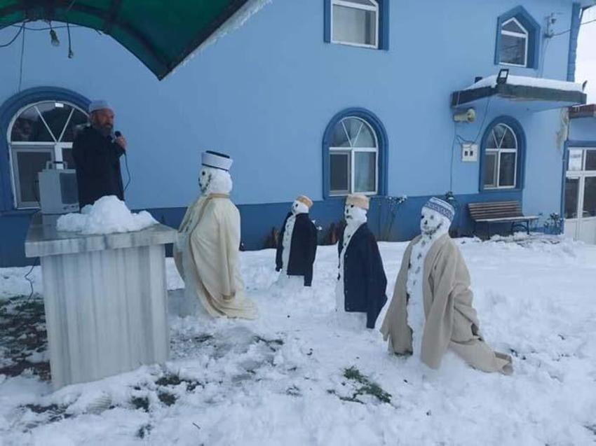 Güldüren kardan adam kareleri! Vatandaşlar hayal gücünü bir kez daha kanıtladı...