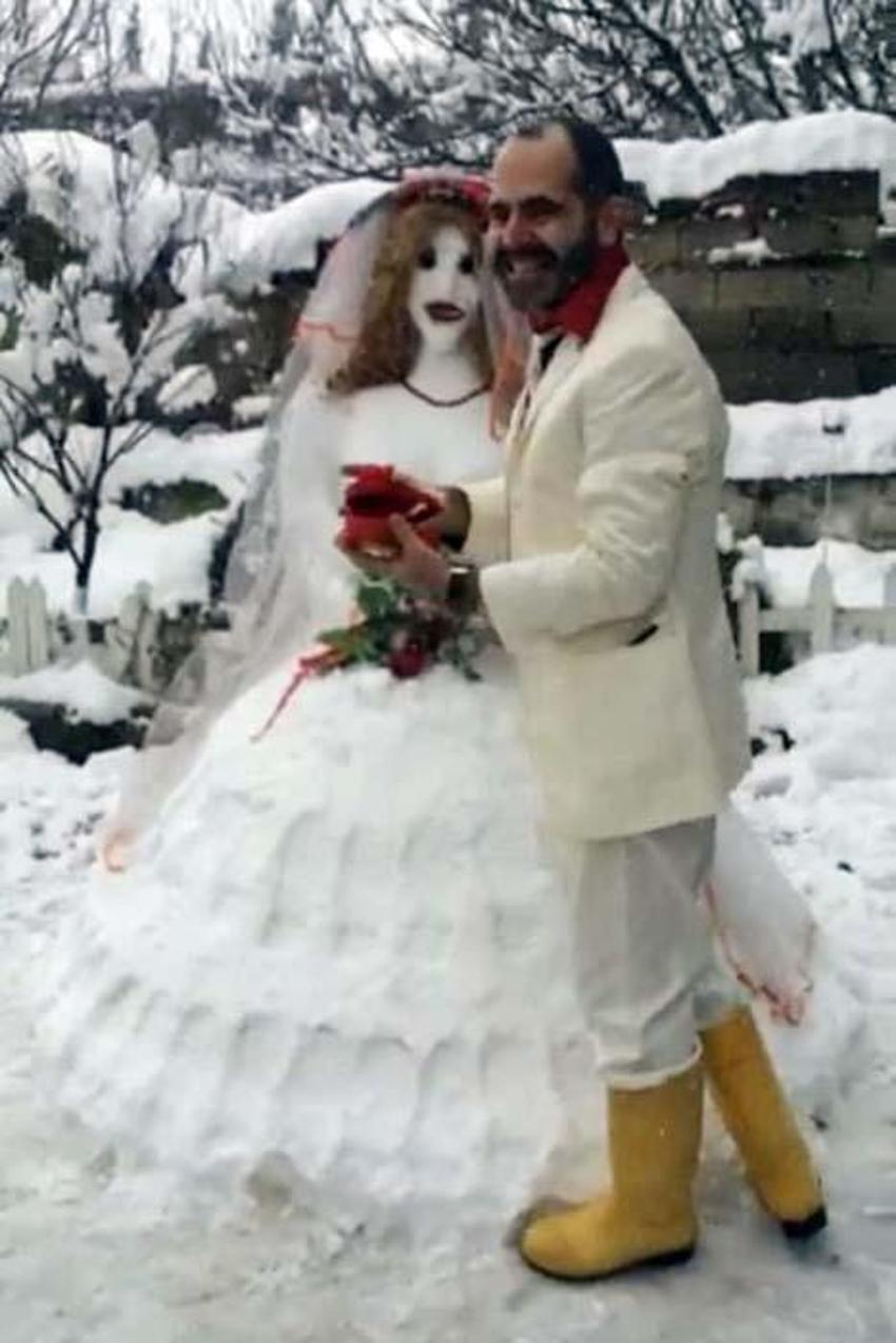 Güldüren kardan adam kareleri! Vatandaşlar hayal gücünü bir kez daha kanıtladı...