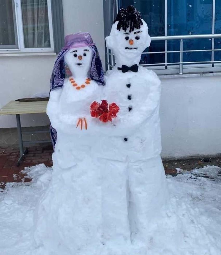 Güldüren kardan adam kareleri! Vatandaşlar hayal gücünü bir kez daha kanıtladı...