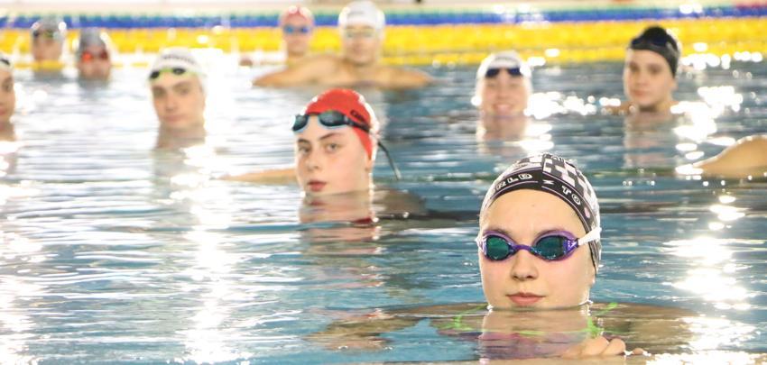 Fenerbahçeli genç yüzücülere, eksi 12 derecede karda şok programı!