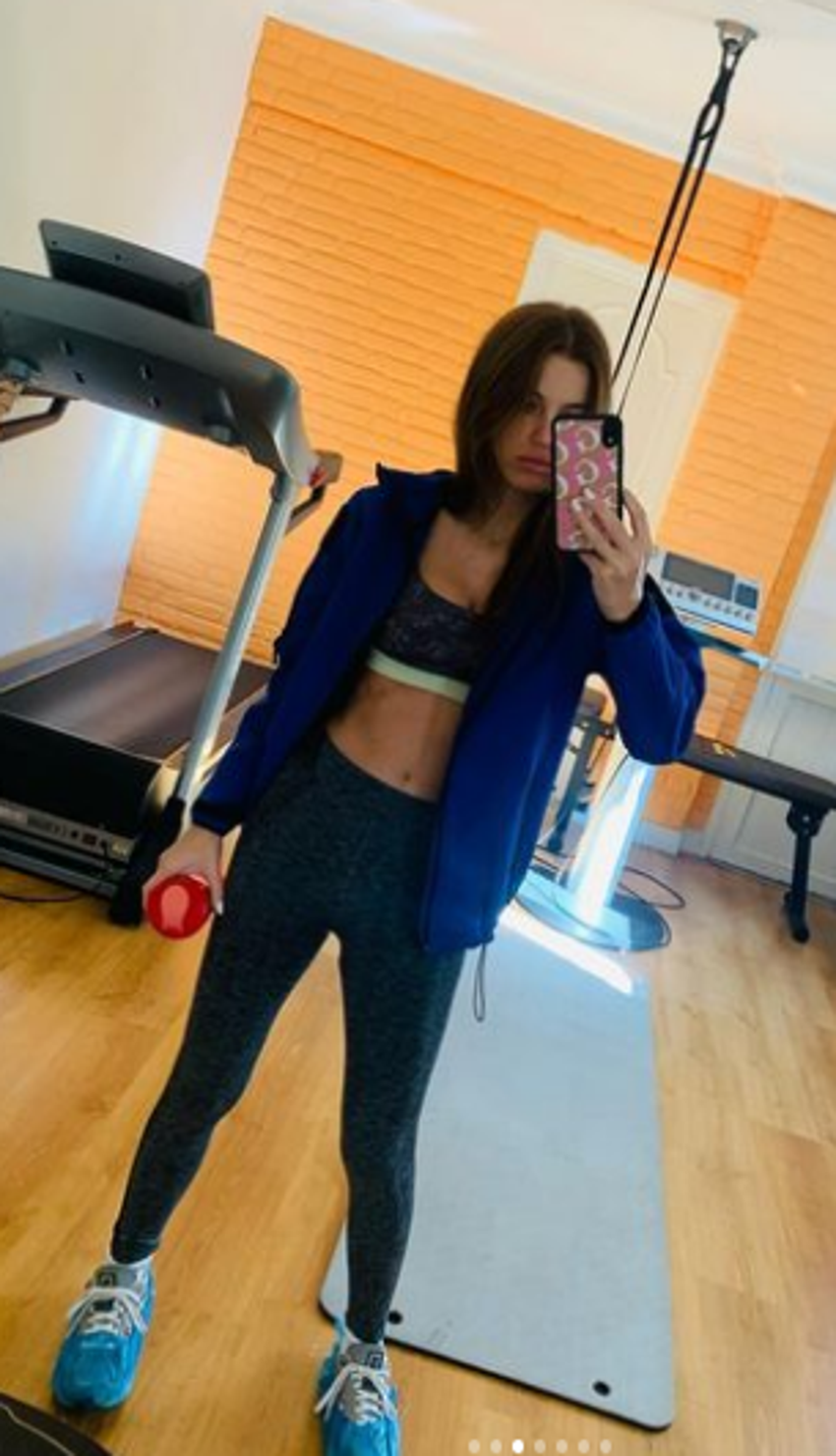 Yüsra Geyik spor pozlarını takipçilerinin beğenisine sundu!  'Yürüyen uçak'