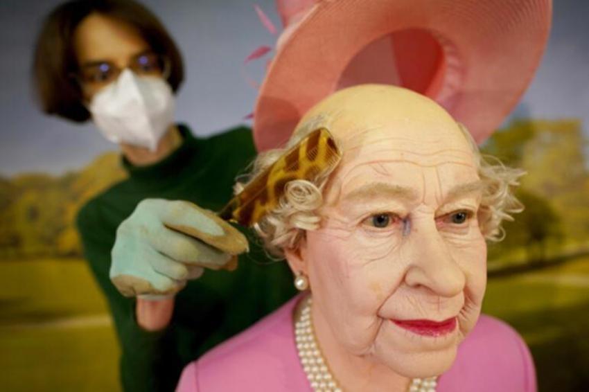 İngiltere Kraliçesi 2. Elizabeth'in şaşırtan görüntüsü! Pahalı olduğu için saçlarının yarısı yok...