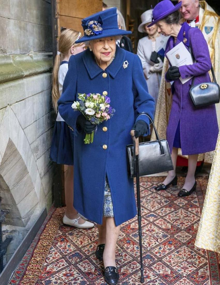 İngiltere Kraliçesi 2. Elizabeth'in şaşırtan görüntüsü! Pahalı olduğu için saçlarının yarısı yok...
