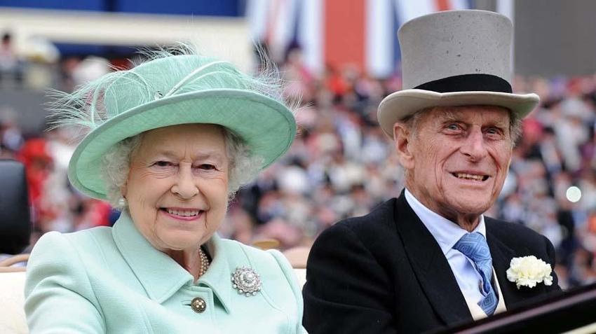 İngiltere Kraliçesi 2. Elizabeth'in şaşırtan görüntüsü! Pahalı olduğu için saçlarının yarısı yok...