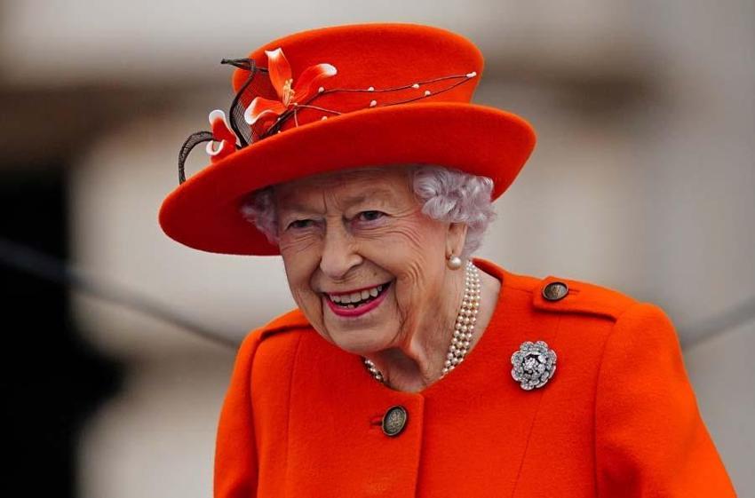 İngiltere Kraliçesi 2. Elizabeth'in şaşırtan görüntüsü! Pahalı olduğu için saçlarının yarısı yok...