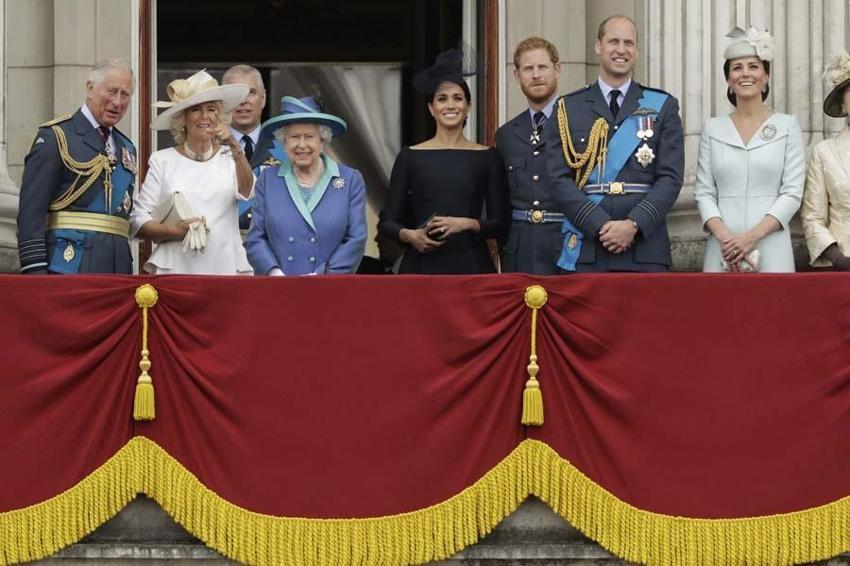 İngiltere Kraliçesi 2. Elizabeth'in şaşırtan görüntüsü! Pahalı olduğu için saçlarının yarısı yok...