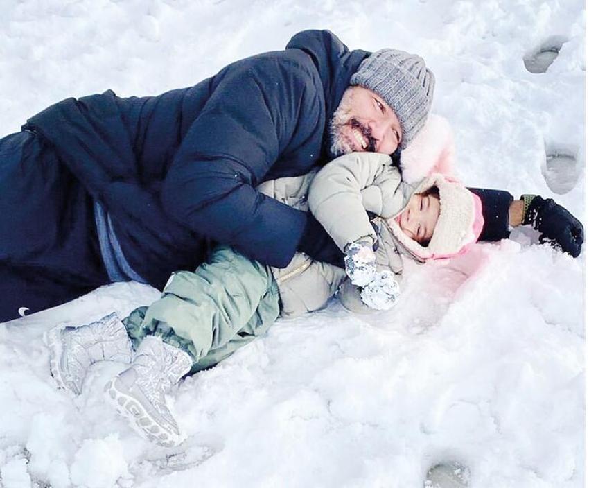 Saba Tümer'den bornozlu paylaşım!