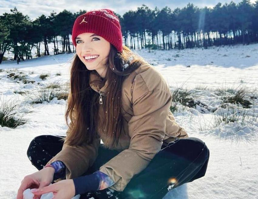 Saba Tümer'den bornozlu paylaşım!