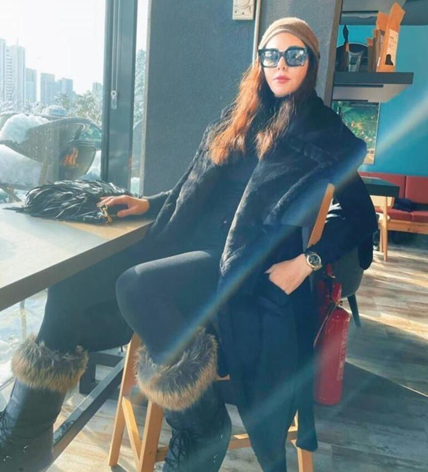 Saba Tümer'den bornozlu paylaşım!
