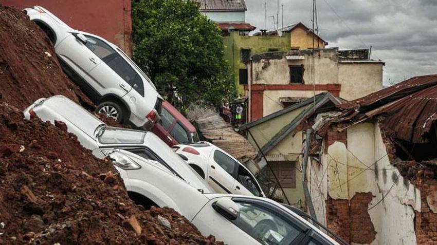 Tropikal fırtına Afrika'yı vurdu! İnanılmaz görüntüler: 80'e yakın can kaybı...