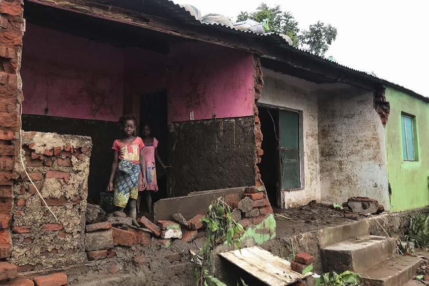 Tropikal fırtına Afrika'yı vurdu! İnanılmaz görüntüler: 80'e yakın can kaybı...