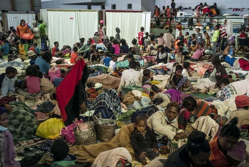Tropikal fırtına Afrika'yı vurdu! İnanılmaz görüntüler: 80'e yakın can kaybı...
