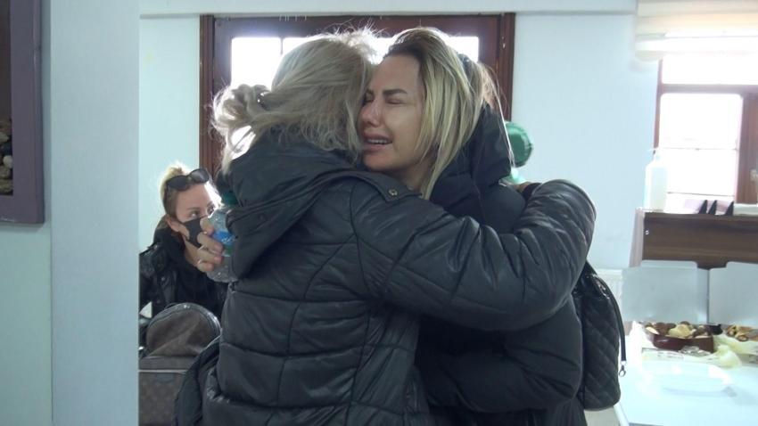 Yılların küslüğü bitti! Ece Erken'e Demet Akalın'dan küslük bitiren ziyaret!