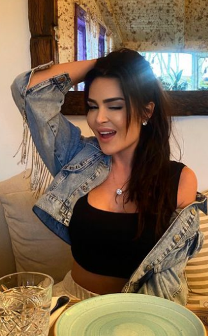 Selin Ciğerci transparan pantolon giydi! 'Külot modasına mı uydun?'