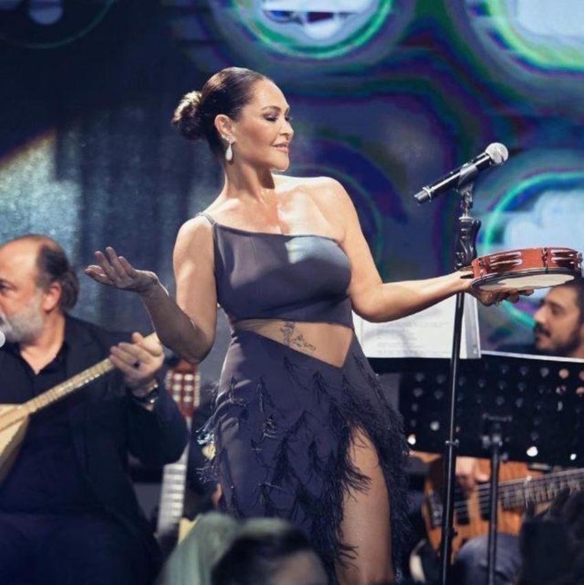 Hülya Avşar 'Sahne şov yeridir' demişti! İddialı seçim...