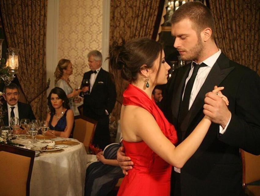 Selçuk Yöntem ile Hazal Kaya bir araya geldi! Aşk-ı Memnu göndermesi...