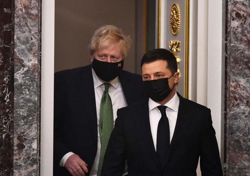 Ukrayna Bayraktar TB2 SİHA ile vurdu! Savaş adım adım geliyor: Uydu görüntüleri şok etti...