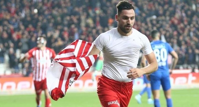 Parasını bırakmayınca kadro dışı kalmıştı! Başakşehir istedi eski kulübüne gitti