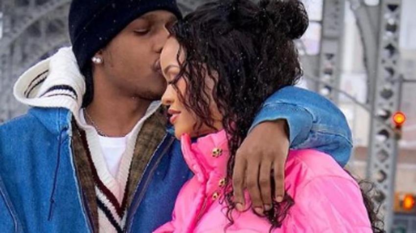 Rihanna'dan karnı burnunda yeni bir poz geldi! Paylaşmaya doyamıyor...