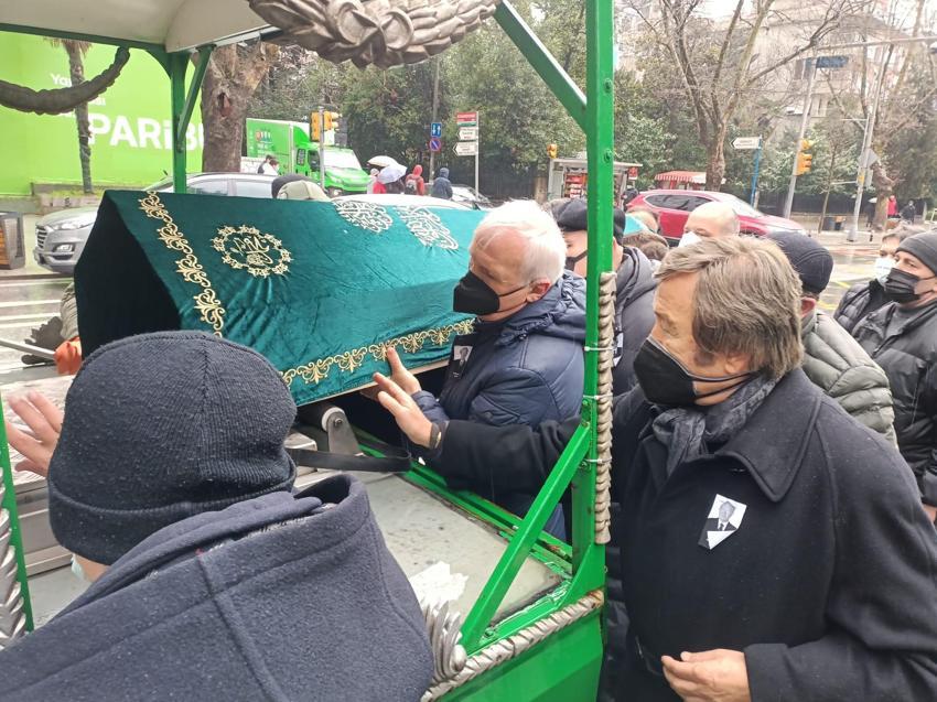 Erol Evgin'in büyük acısı! Ağabeyi son yolculuğuna uğurlandı!