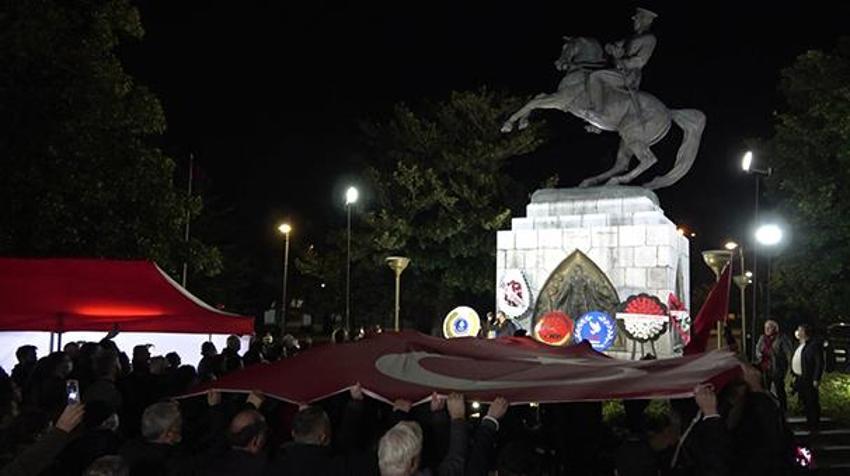 Samsun'da Atatürk Anıtı'na saldırıda yeni gelişme! Nöbet başladı, binlerce vatandaş meydanda...