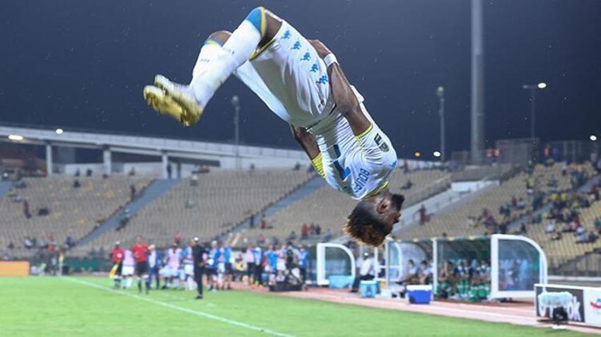 Boupendza yola çıktı yıldız golcü eşyalarını topladı!