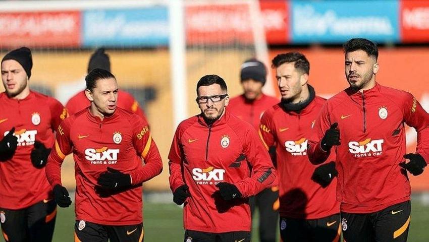 Galatasaray'da 2 futbolcu daha eşyalarını topladı! Ayrılığı kendi açıkladı