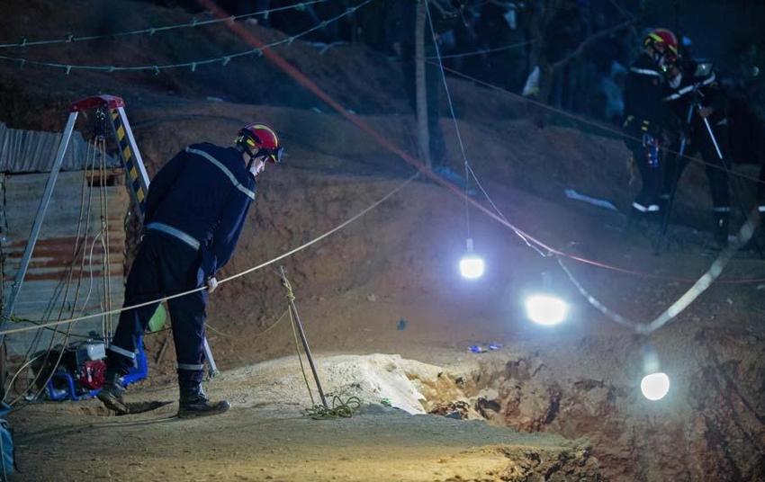 Fas nefesini tuttu 5 yaşındaki çocuğun kurtarılmasını bekliyor! 32 metrelik kuyuya son 6 metre...