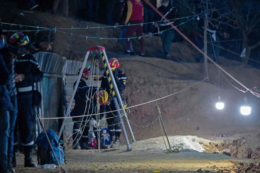 Fas nefesini tuttu 5 yaşındaki çocuğun kurtarılmasını bekliyor! 32 metrelik kuyuya son 6 metre...