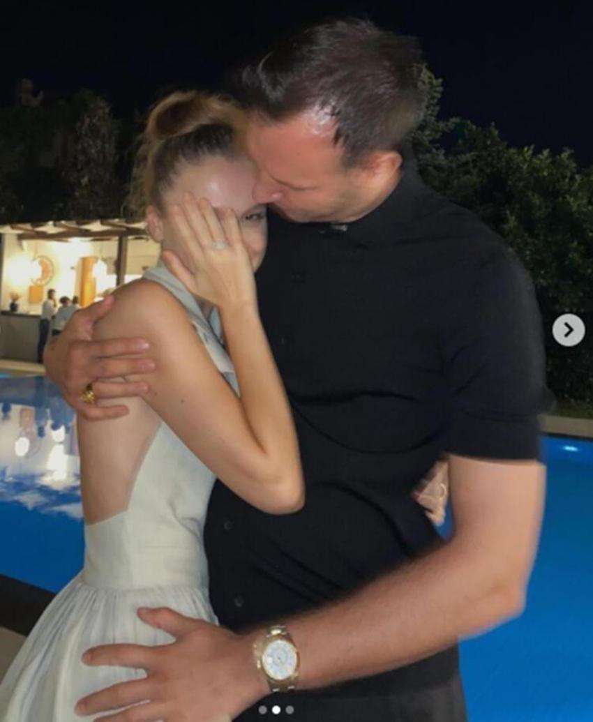Duygu Özaslan'ın kombinini takipçileri beğenmedi! 'Neden böyle bir kıyafet var?'