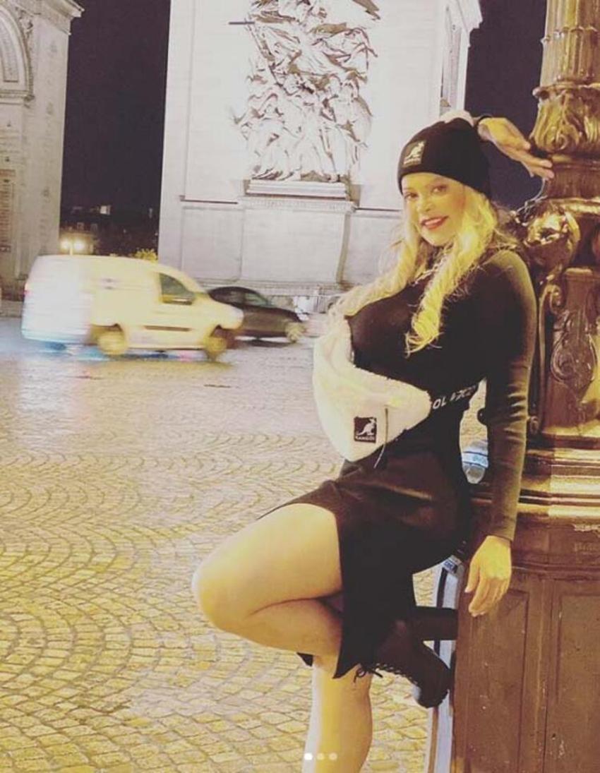 Vatikan'da kıyafet krizi! Juju Vieira isimli fenomene ‘Papa’ şoku! Mini etekli ve göbeği açık...