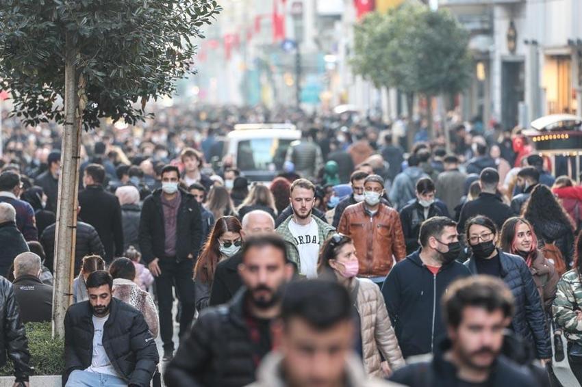  Türkiye'nin en büyük  ilçesi belli oldu! 57 ilden daha kalabalık, işte en büyük ve en küçük 10 ilçe...