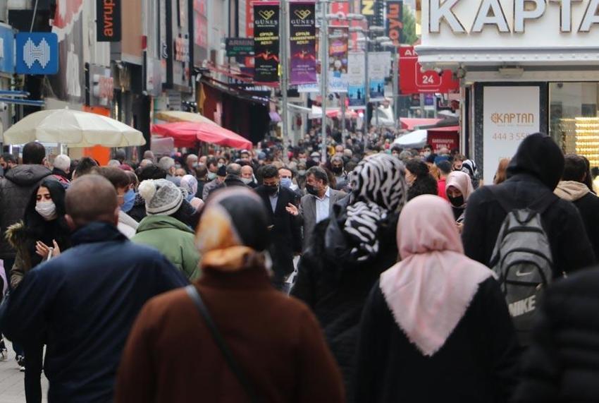  Türkiye'nin en büyük  ilçesi belli oldu! 57 ilden daha kalabalık, işte en büyük ve en küçük 10 ilçe...