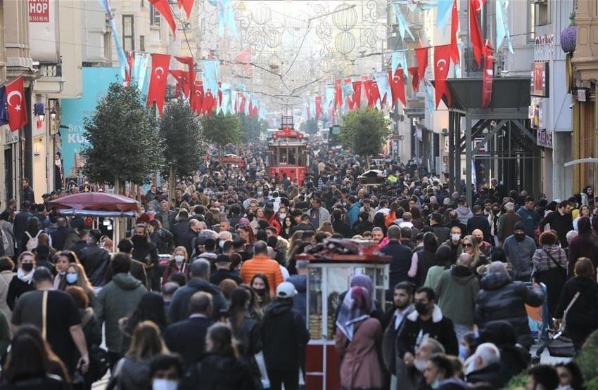  Türkiye'nin en büyük  ilçesi belli oldu! 57 ilden daha kalabalık, işte en büyük ve en küçük 10 ilçe...
