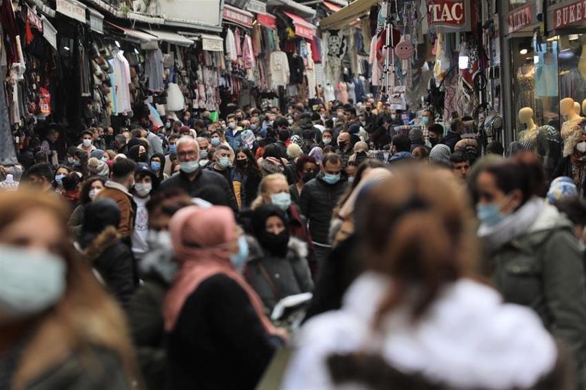  Türkiye'nin en büyük  ilçesi belli oldu! 57 ilden daha kalabalık, işte en büyük ve en küçük 10 ilçe...