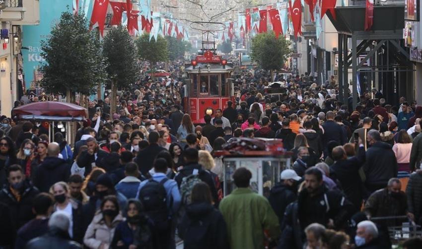  Türkiye'nin en büyük  ilçesi belli oldu! 57 ilden daha kalabalık, işte en büyük ve en küçük 10 ilçe...