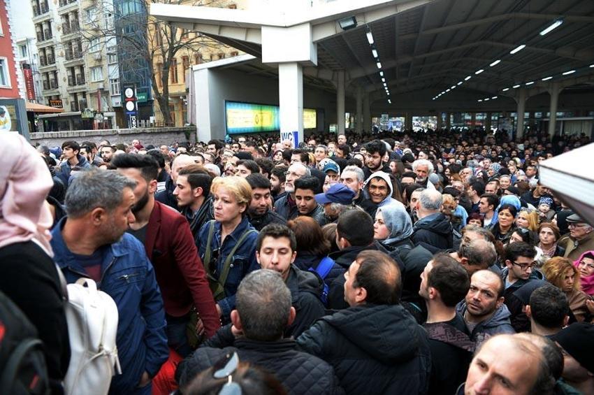  Türkiye'nin en büyük  ilçesi belli oldu! 57 ilden daha kalabalık, işte en büyük ve en küçük 10 ilçe...