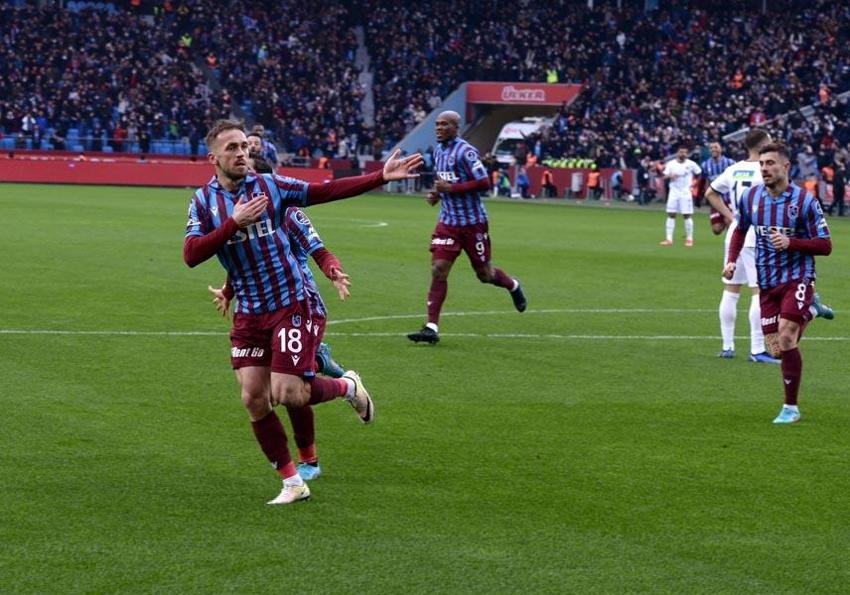 Ezeli rakiplerinin 20 puan önünde ama hala yaranamadı! Akılalmaz yorum 'Mahkum...'