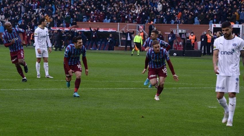 Ezeli rakiplerinin 20 puan önünde ama hala yaranamadı! Akılalmaz yorum 'Mahkum...'