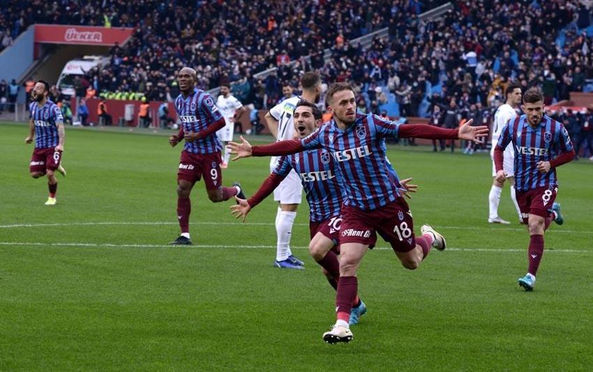 Ezeli rakiplerinin 20 puan önünde ama hala yaranamadı! Akılalmaz yorum 'Mahkum...'